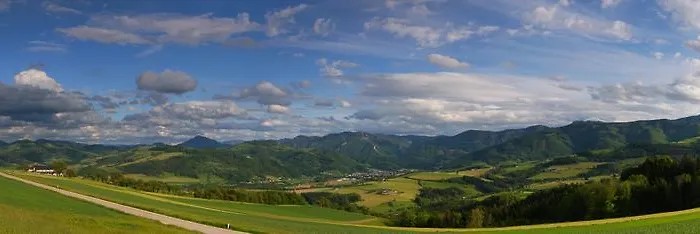 Hochhubergut Bauernhof *